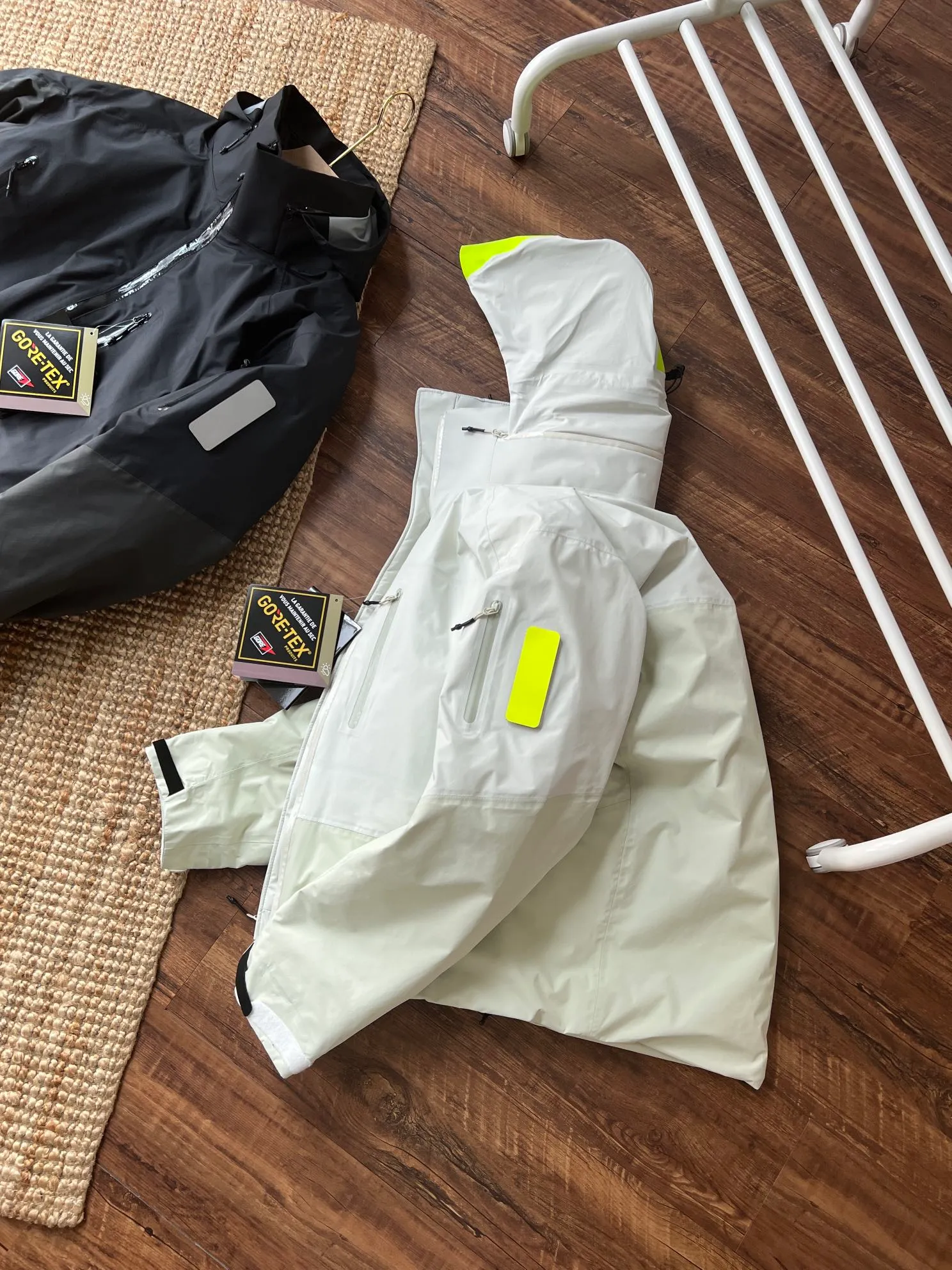【Hot Sale 】 Arctervx SYSTEMA Series Axis Insulated，Jacket ， Same Style 💥 ， Wear-Resistant ，Breathable ~ ， Breathable ， Breathable ， ， Velcro® ，3L GORE TEX Cknit 40d，gsm e PTFE ， 100% ，20d ， DWR 40gsm，TPU Coreloft TM Continuous 65 (65g/m 2) ， Arc teryx ，Sto WHOOd TM ， ， SIZE：S M L XL XXL Size S 118 66 160~165 90~120 M 122 68 165~170 130~145 L 126 71 170~175 150~155 XL 130 74 175~180 160～165 XXL 132 76 180~185 170～190